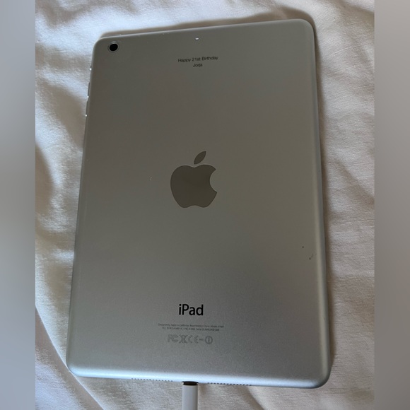 Apple | iPad Mini with Case - Picture 7 of 9